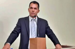 Tom Cabeleireiro deve assumir vaga de Gilberto Diniz na Câmara de Sena