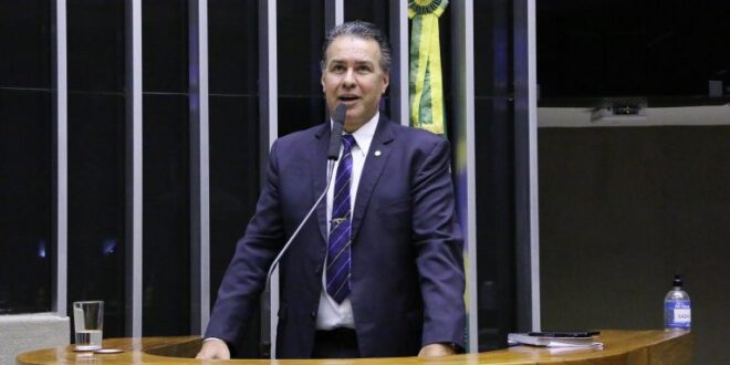 Câmara aprova projeto que prevê ações em favor da saúde mental de policiais; acompanhe