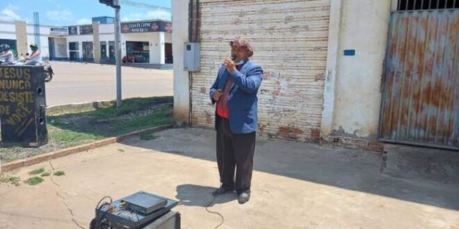 Pastor que cantava pelas ruas de Sena tem mandado de prisão por estupro de vulnerável