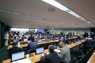 CCJ aprova admissibilidade de proposta que reduz contribuições dos municípios à metade
