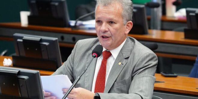 Comissão aprova criação de selos para empresas que cumpram cota de contratação de pessoas com deficiência