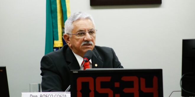 Comissão aprova projeto que aumenta multa para quem falsificar documento de trânsito