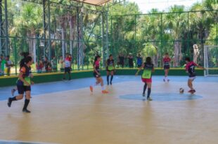 Prefeitura de Rodrigues Alves inaugura quadra poliesportiva na comunidade barro vermelho