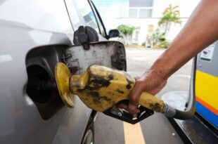 Gasolina sobe pela terceira semana seguida nos postos, diz ANP