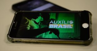 Beneficiários do Auxílio Brasil têm desconto de empréstimo que não pediram