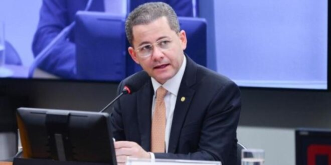 Líder evangélico quer diálogo com Lula e diz que Zambelli prejudicou Bolsonaro