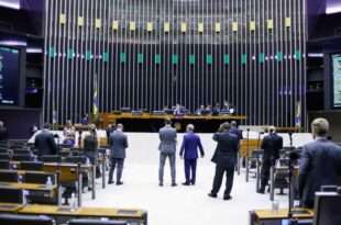 Câmara realiza sessão para votar projetos e MPs nesta terça-feira