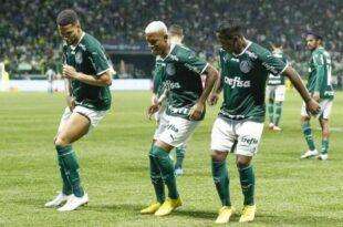 Palmeiras festeja título brasileiro com goleada, show de Rony e brilho de Endrick