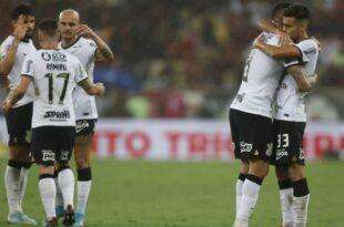 Corinthians carimba faixa do Flamengo e garante vaga direta na Libertadores