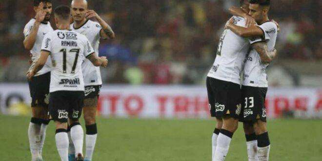 Corinthians carimba faixa do Flamengo e garante vaga direta na Libertadores