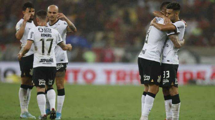 Corinthians carimba faixa do Flamengo e garante vaga direta na Libertadores 3 Corinthians carimba faixa do Flamengo e garante vaga direta na Libertadores