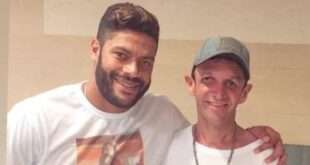 Jogador Hulk chora a morte do "irmão"