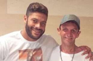 Jogador Hulk chora a morte do "irmão"