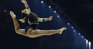 Com dança, Rebeca Andrade exibe medalhas conquistadas no Mundial