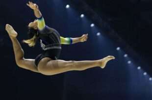Com dança, Rebeca Andrade exibe medalhas conquistadas no Mundial