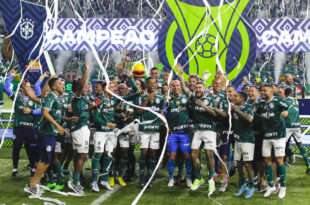 Palmeiras vira sobre o América-MG em noite de festa pelo título Brasileiro