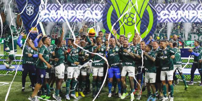 Palmeiras vira sobre o América-MG em noite de festa pelo título Brasileiro