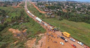  Polícias desobstruem BR-364 no Abunã e Extrema, e caminhões estão chegando a Rio Branco