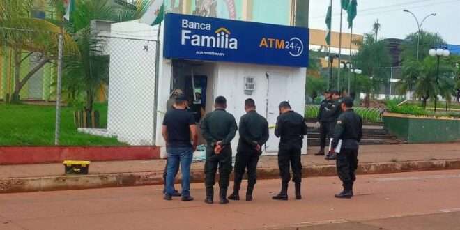 Bandidos explodem caixa eletrônico com dinamite em Cobija
