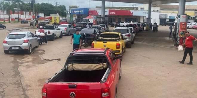 Bloqueios causam desabastecimento de combustível, cerveja e perecíveis no Acre
