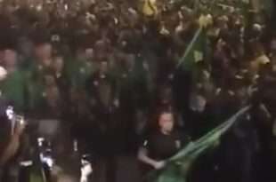 Integralistas desfilam pelas ruas de Santa Catarina cantando "o Brasil é nosso"