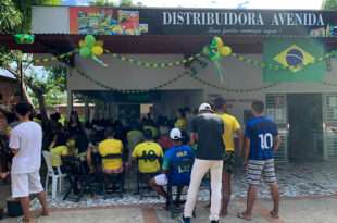 Distribuidoras de Mâncio Lima lotam na estreia do Brasil na Copa do Mundo