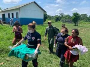 Ciopaer resgata mãe e bebês gêmeos, após parto precário no interior da floresta