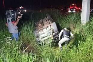 Em Rio Branco, homem perde o controle do carro e capota