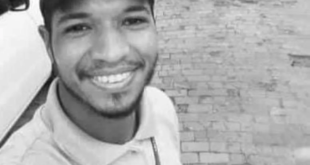 Motoristas de aplicativo protestam em frente delegacia após morte de colega