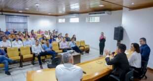  Gladson se reúne comGladson se reúne com equipe para estabelecer metas do novo governo