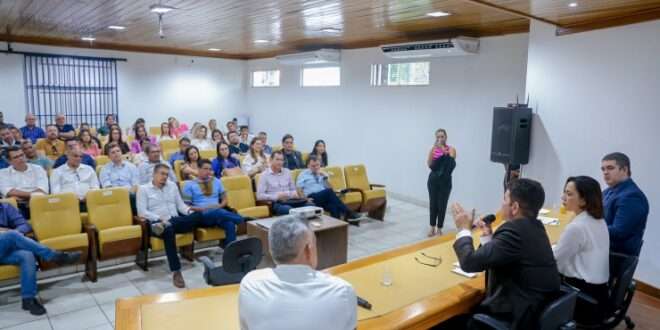  Gladson se reúne comGladson se reúne com equipe para estabelecer metas do novo governo