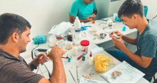 Porto Walter inicia distribuição de próteses dentárias para ribeirinhos fruto de emenda do deputado Gonzaga