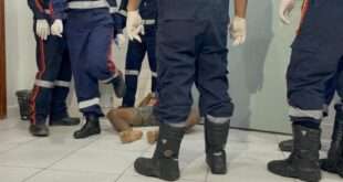 Homem é achado morto no banheiro de delegacia depois de ter sido preso e liberado na capital