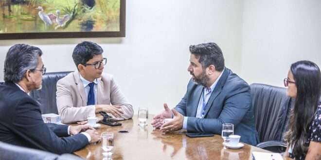 Presidente em exercício da Aleac, Jenilson Leite recebe superintendente da Caixa para falar do fechamento da casa lotérica do Jordão
