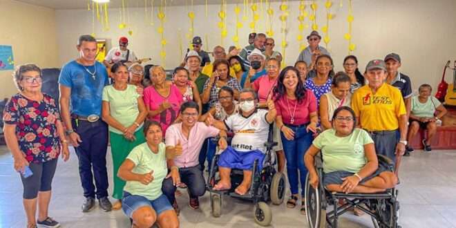 Jenilson visita o Cras da Baixada e participa de atividades do Associação de Arte em Movimento do Idoso