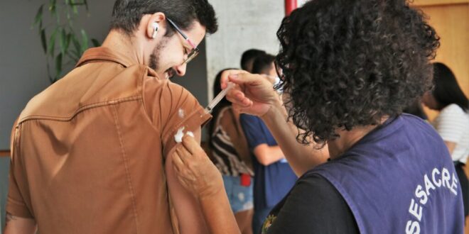 Combate à contaminação pela variante Ômicron BQ.1 exige reforço da vacinação contra covid