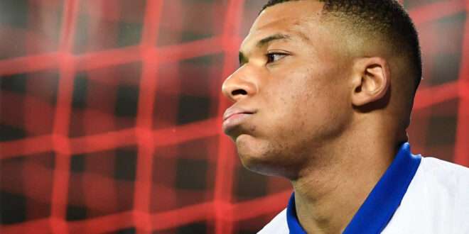 Mbappé diz que quase largou seleção após ofensas racistas