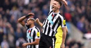 Newcastle aumenta crise do Chelsea, faz a 'quina' e encosta no Manchester City
