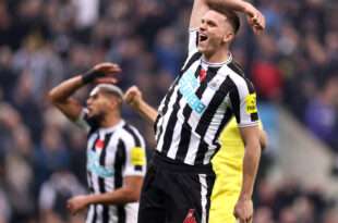 Newcastle aumenta crise do Chelsea, faz a 'quina' e encosta no Manchester City