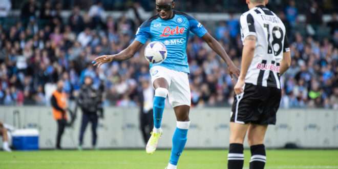 Napoli abre vantagem, permite reação da Udinese, mas garante vitória no Italiano