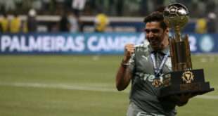 Seleção do Brasileirão tem 6 jogadores, craque, revelação e técnico do Palmeiras