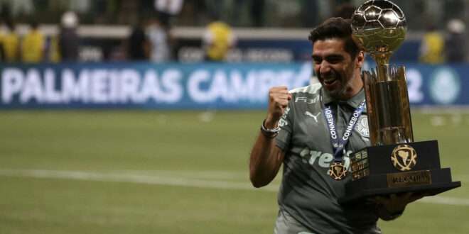 Seleção do Brasileirão tem 6 jogadores, craque, revelação e técnico do Palmeiras