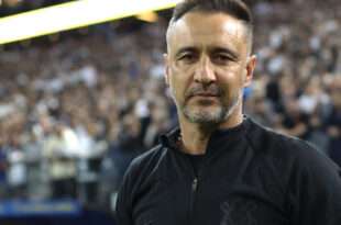 Corinthians anuncia saída do técnico Vítor Pereira