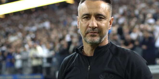 Corinthians anuncia saída do técnico Vítor Pereira