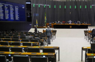 Deputados gastam mais que patrimônio em campanha