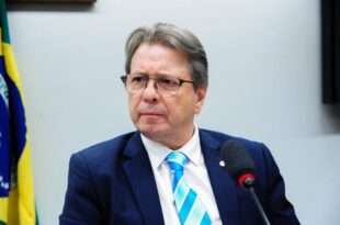 Proposta prevê regulamentação de agrotóxico usado em lavoura de soja