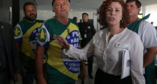 Zambelli tenta se infiltrar em evento de ministros do STF com João Doria em NY