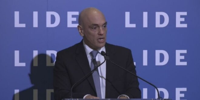 Democracia foi atacada no Brasil, mas sobreviveu, diz Moraes em Nova York