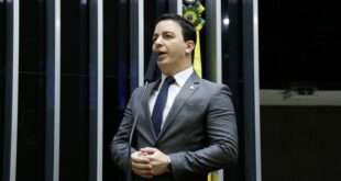 Projeto inclui motoristas e entregadores de aplicativo no Auxílio Brasil