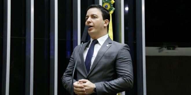Projeto inclui motoristas e entregadores de aplicativo no Auxílio Brasil
